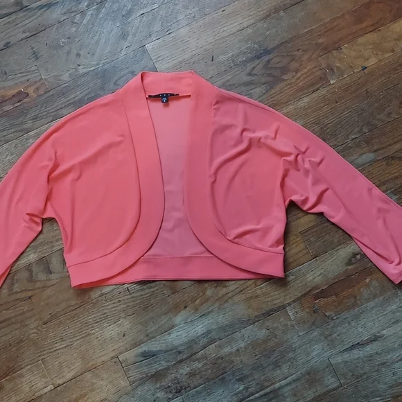 9 for $10 M&M Cropped cardigan - Picture 4 of 7